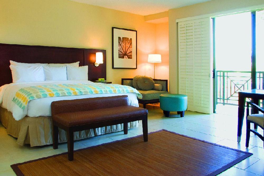 Pier Sixty-six Hotel