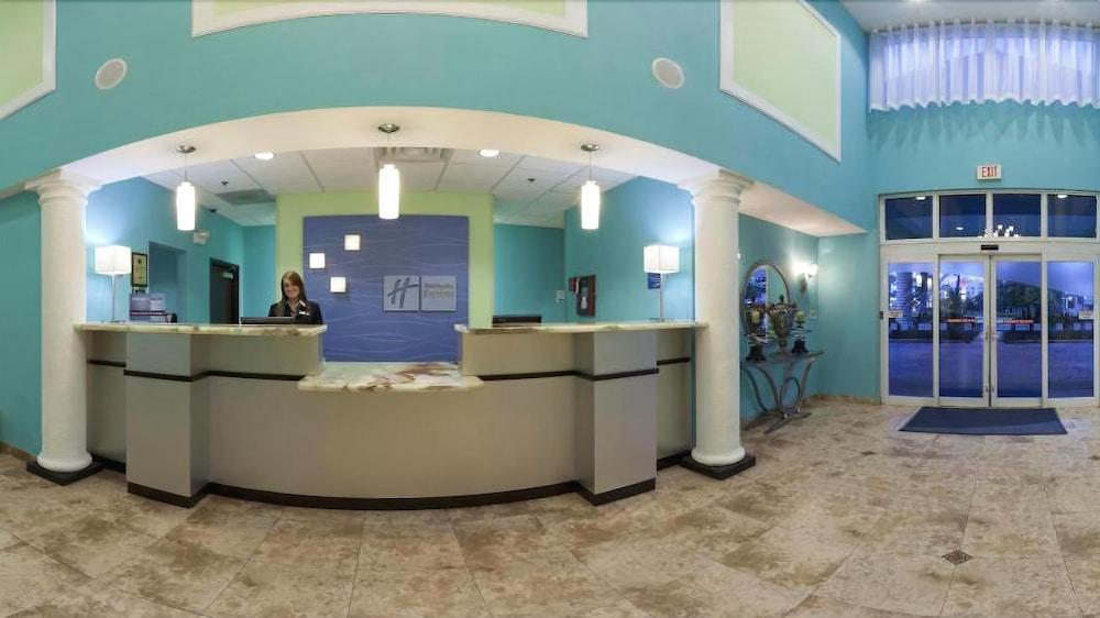 Express & Lauderdale Airport/cruise Port By Ihg Hotel 3*