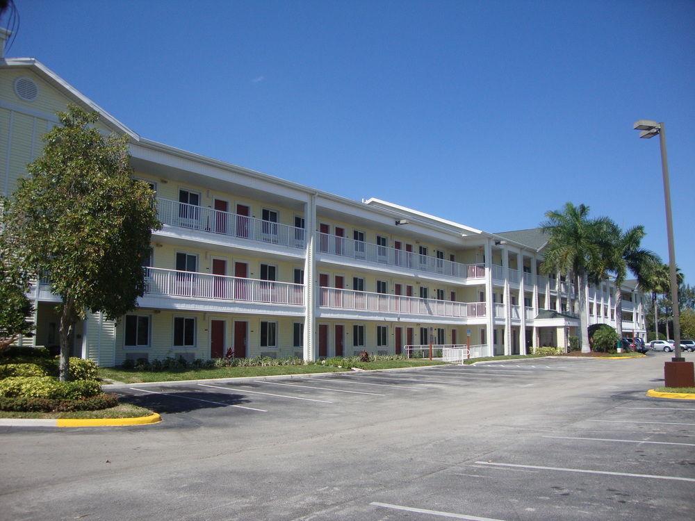 Motel Hometowne By Red Roof Lauderdale Fort Lauderdale