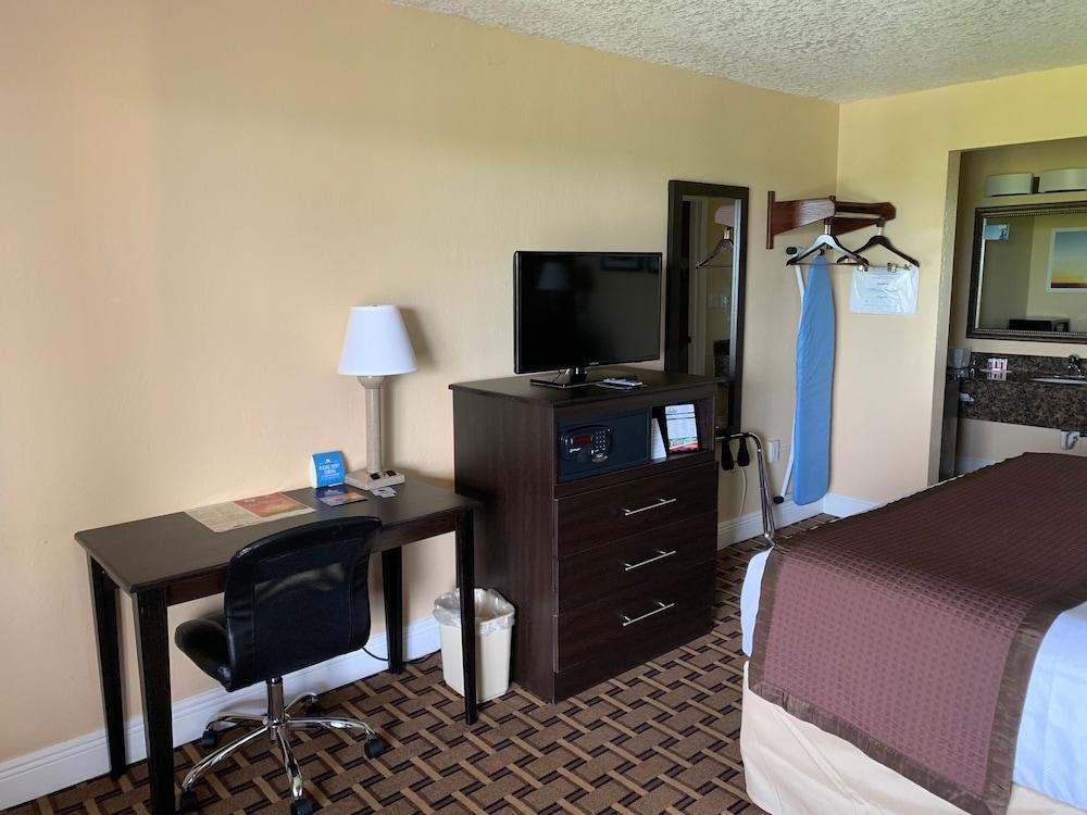 Days By Wyndham Lauderdale-oakland Park Airport N Fort Lauderdale
