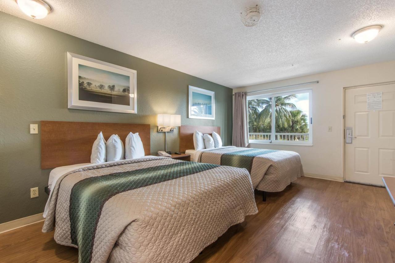 Hometowne By Red Roof Lauderdale 2*