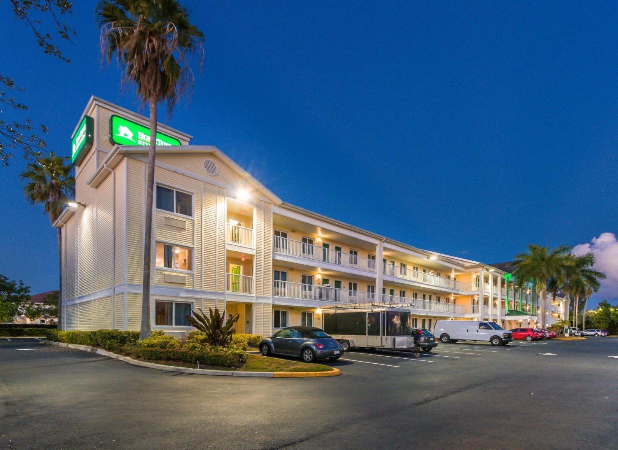 Hometowne By Red Roof Lauderdale Motel