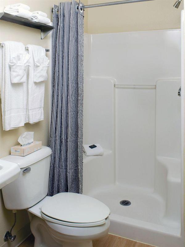 Hometowne By Red Roof Lauderdale Motel 2*