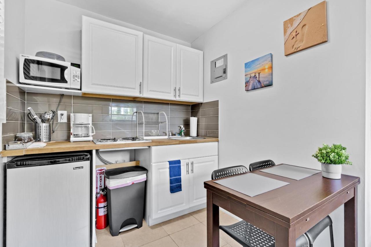 The Blue House Lauderdale Airport/cruise Guest house 4*