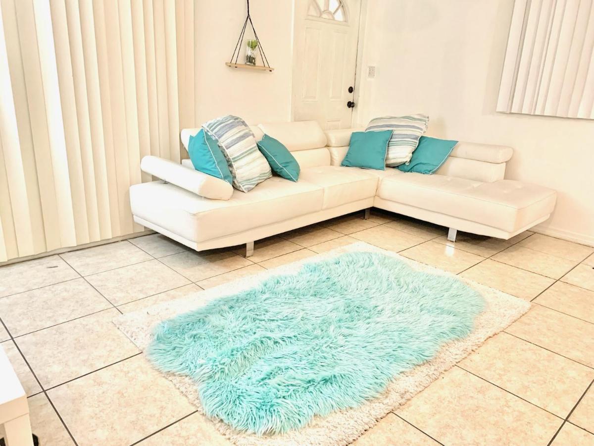Airport Bunk House Free - Wifi - Parking - Coffee- Long Term Welcome Hostel *