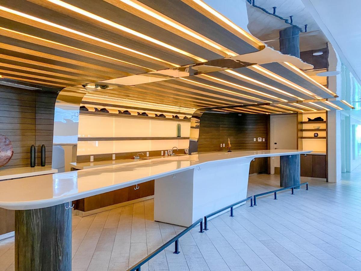 W Residences Luxury Across From Beach Aparthotel *