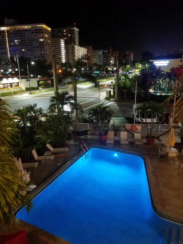 Ocean Mile Motel 2*