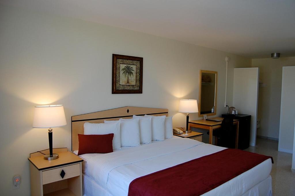 Hotel Alcazar Resort- Gay Mens