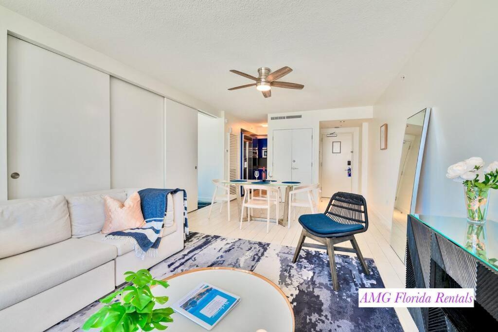 Apartment 1 Bedroom With Ocean And Views!