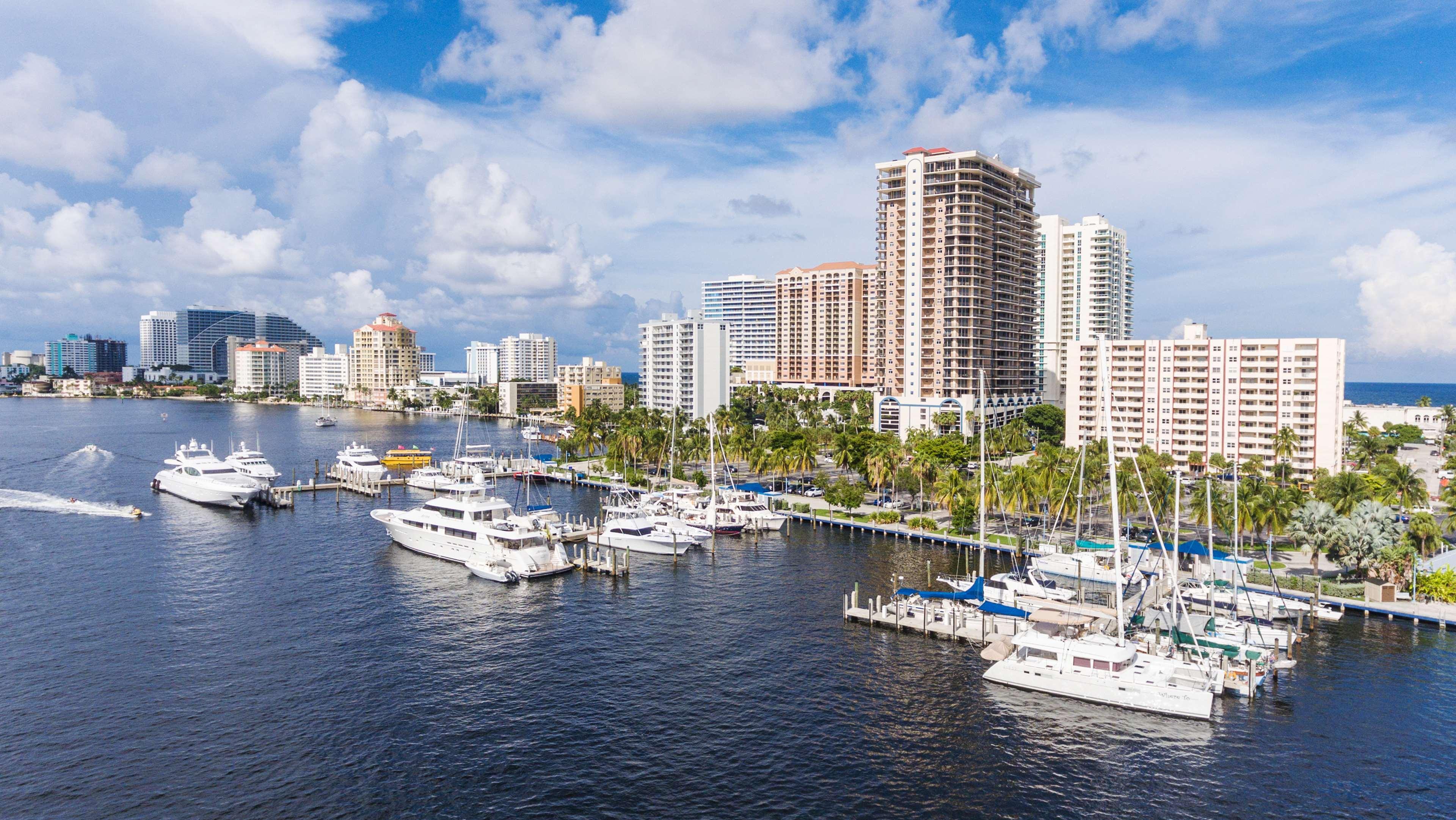Hyatt Place Lauderdale Cruise Port & Convention Center Hotel 3*