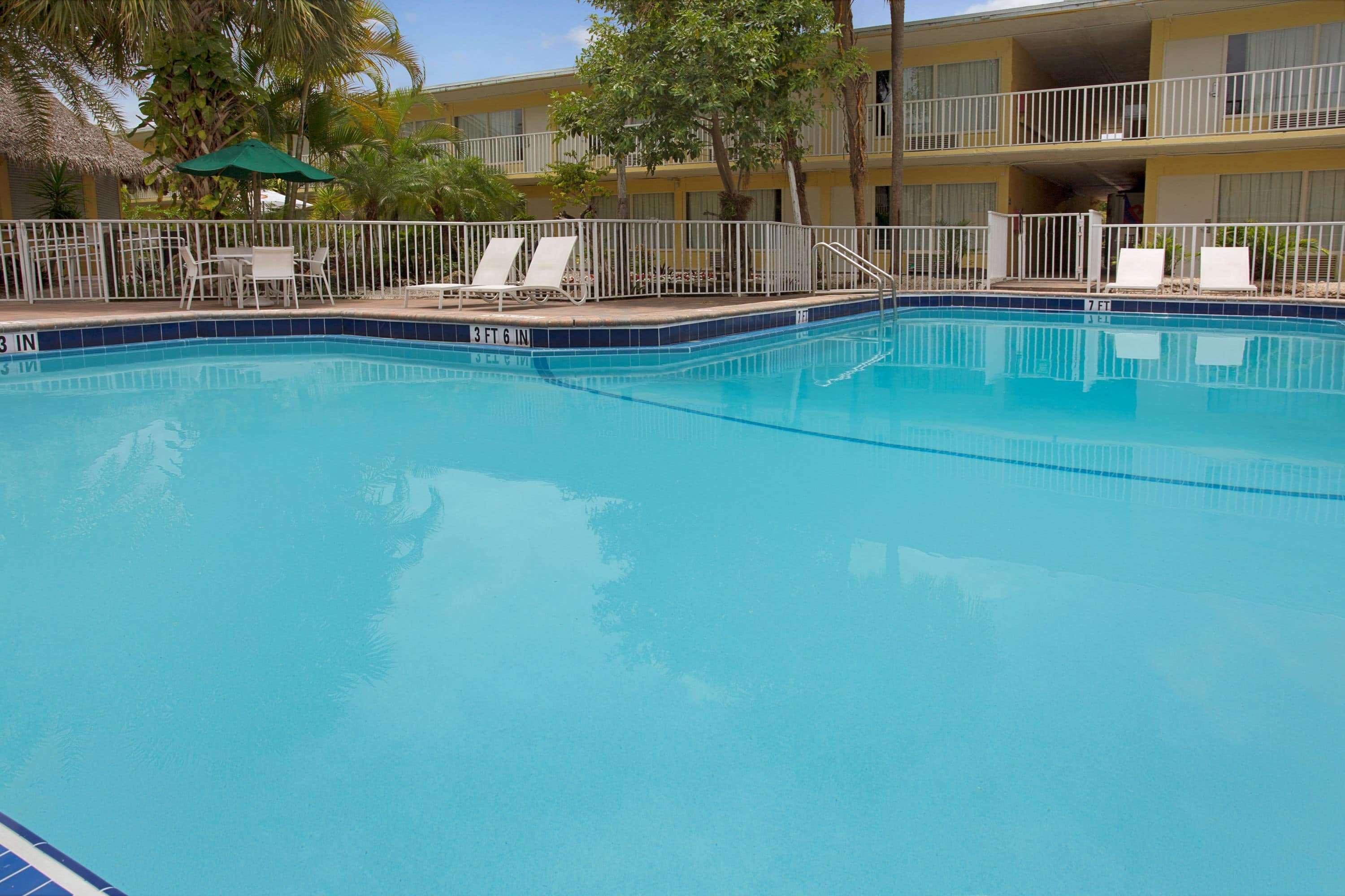 Ramada By Wyndham Lauderdale Airport/cruise Port Hotel