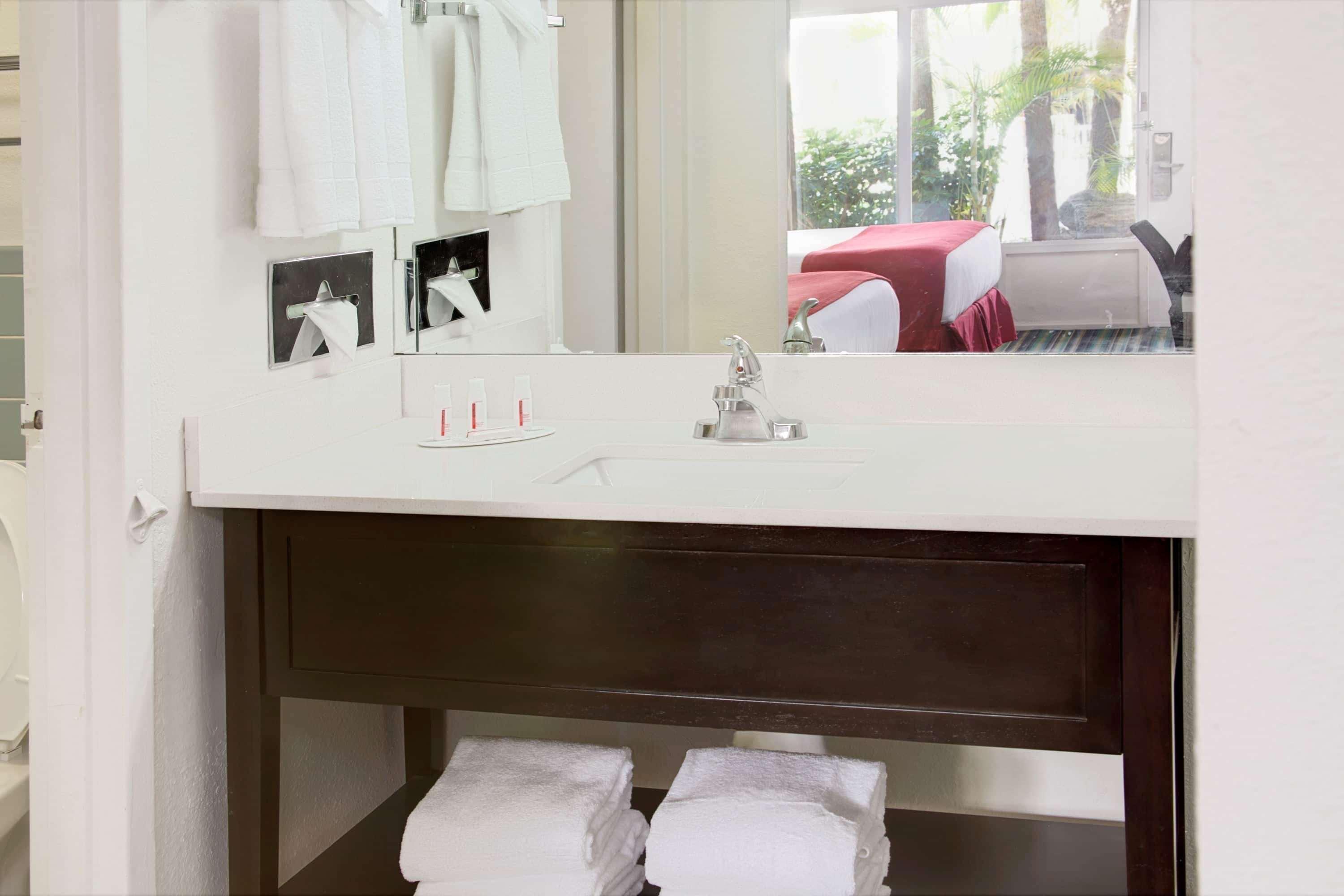 Hotel Ramada By Wyndham Lauderdale Airport/cruise Port Fort Lauderdale