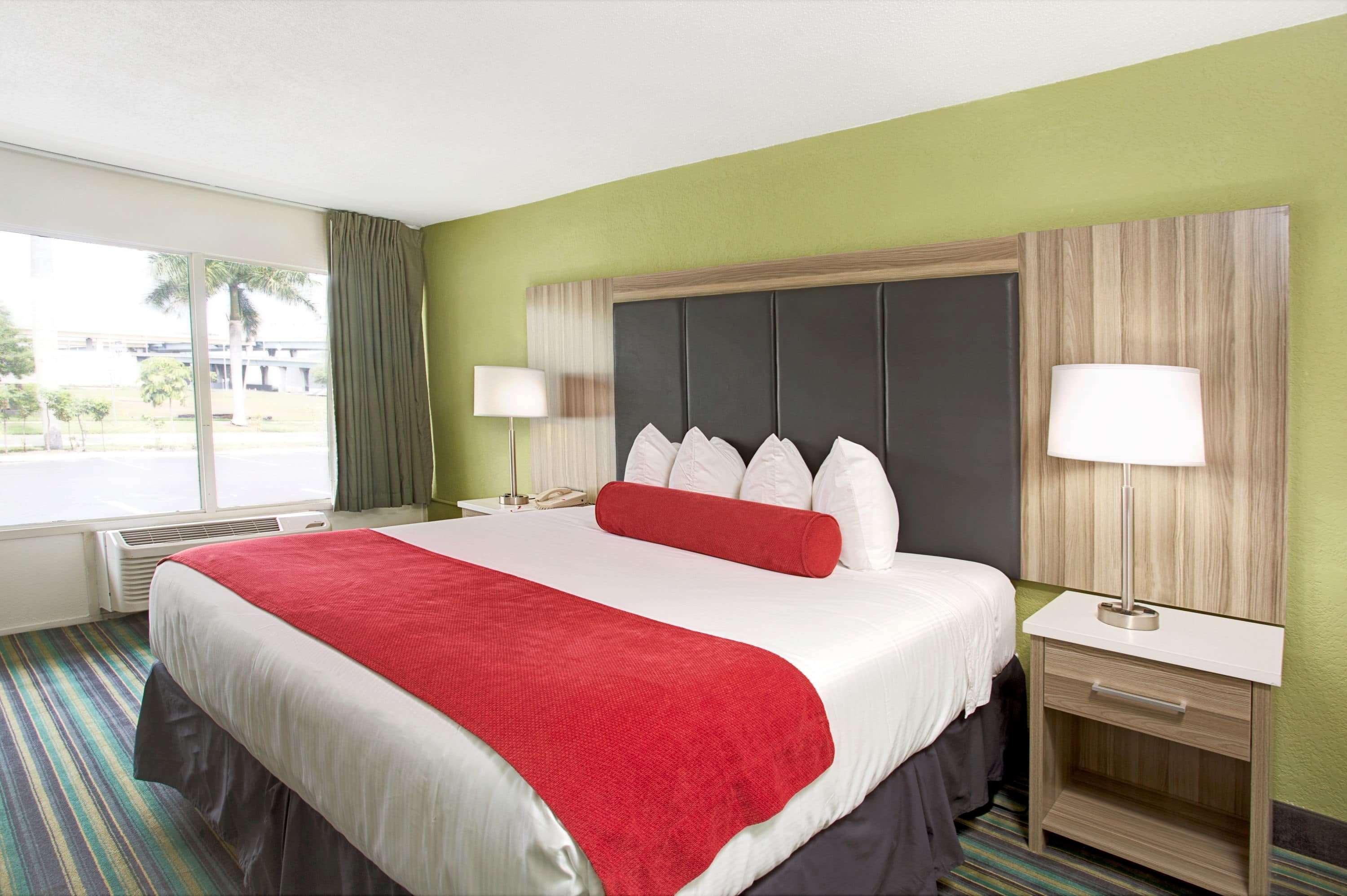 Ramada By Wyndham Lauderdale Airport/cruise Port Hotel
