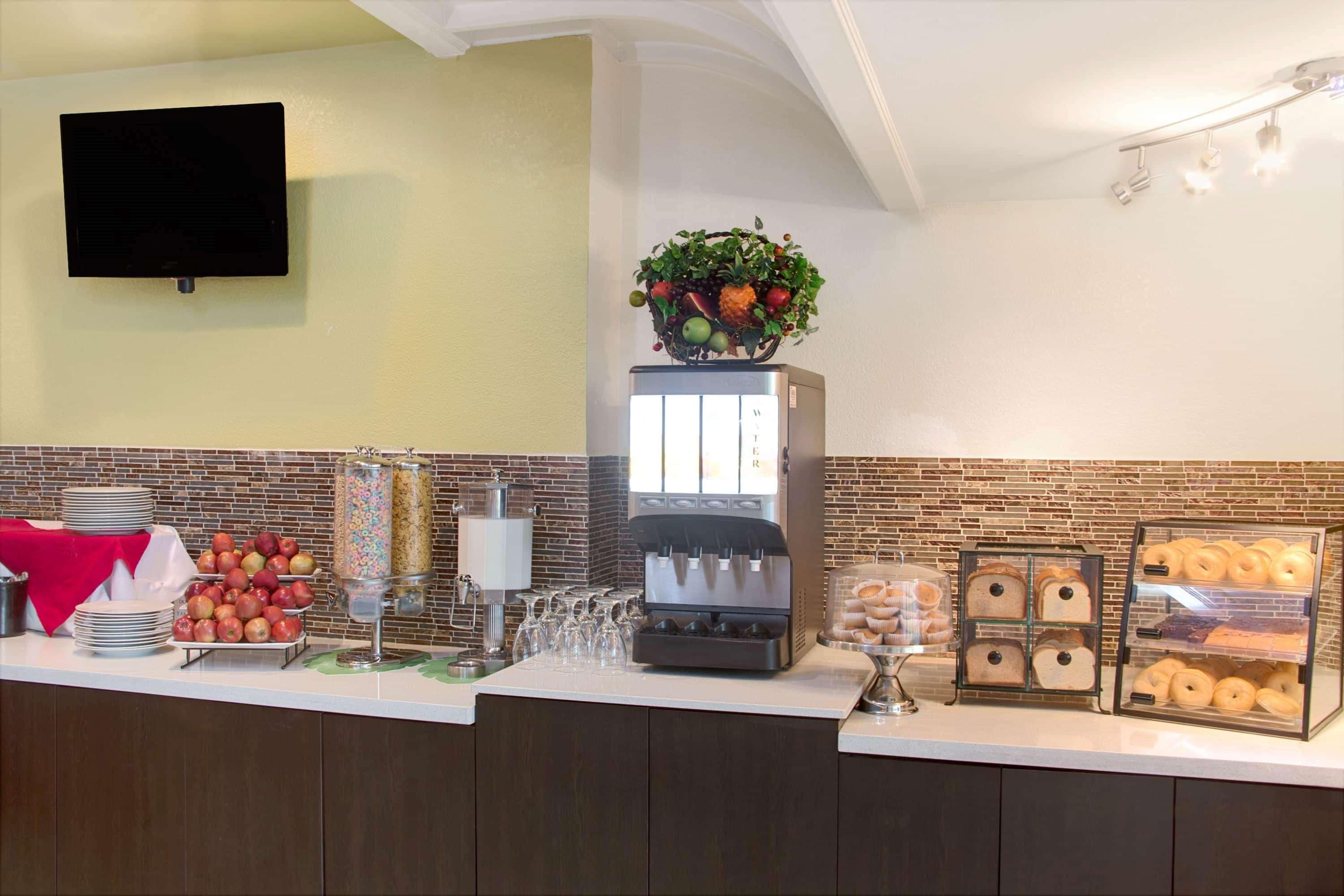 Ramada By Wyndham Lauderdale Airport/cruise Port Hotel