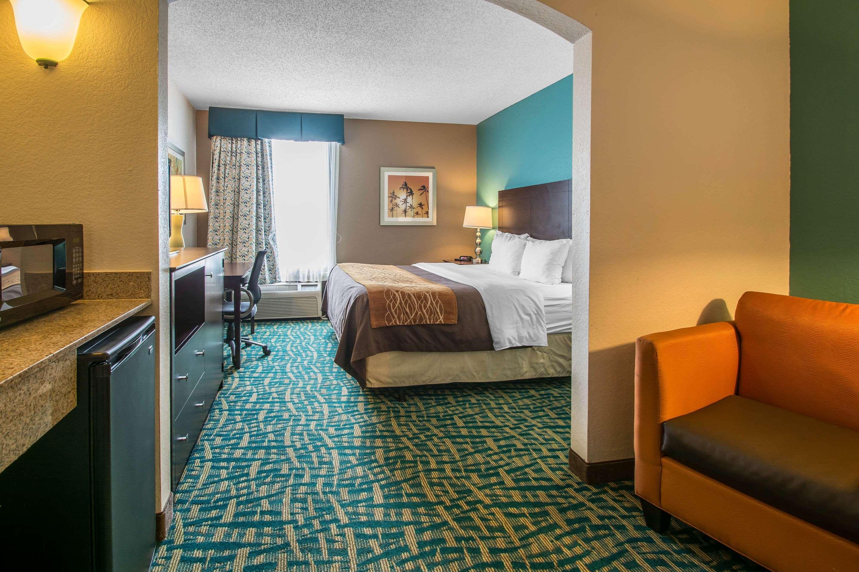 Comfort & Lauderdale West Turnpike Hotel