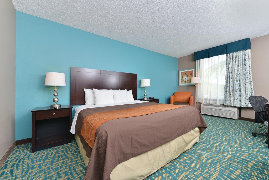 Comfort & Lauderdale West Turnpike Hotel 2*