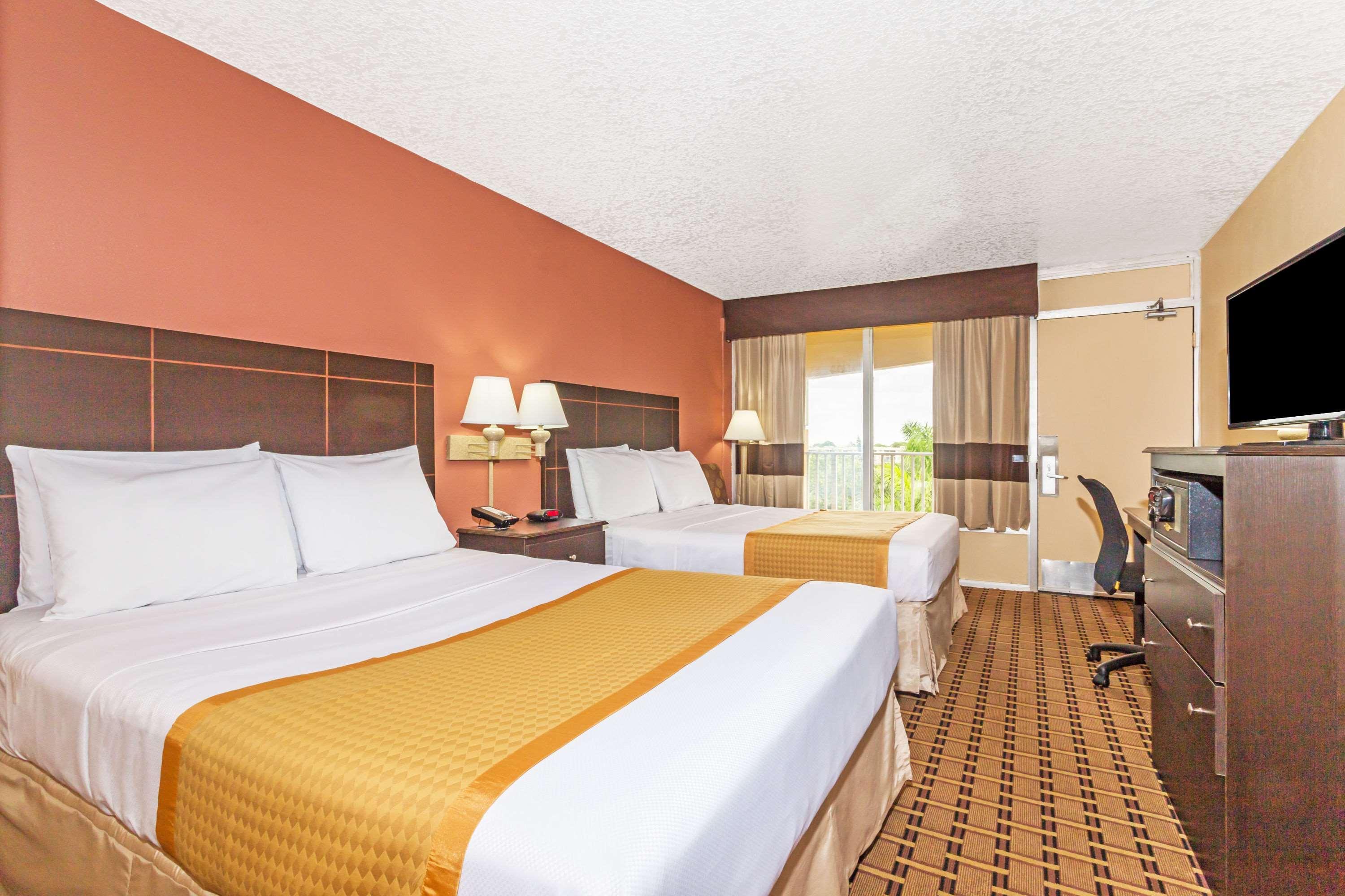 Days By Wyndham Lauderdale-oakland Park Airport N