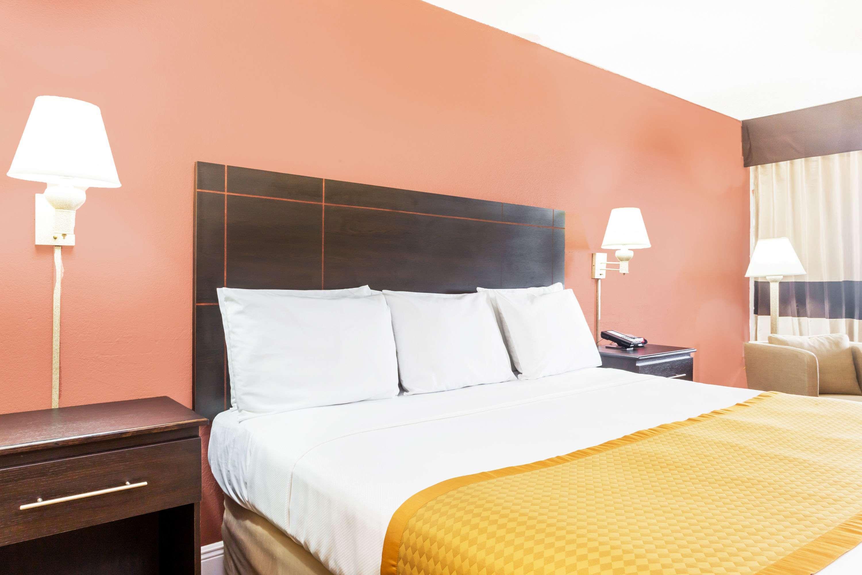 Hotel Days By Wyndham Lauderdale-oakland Park Airport N