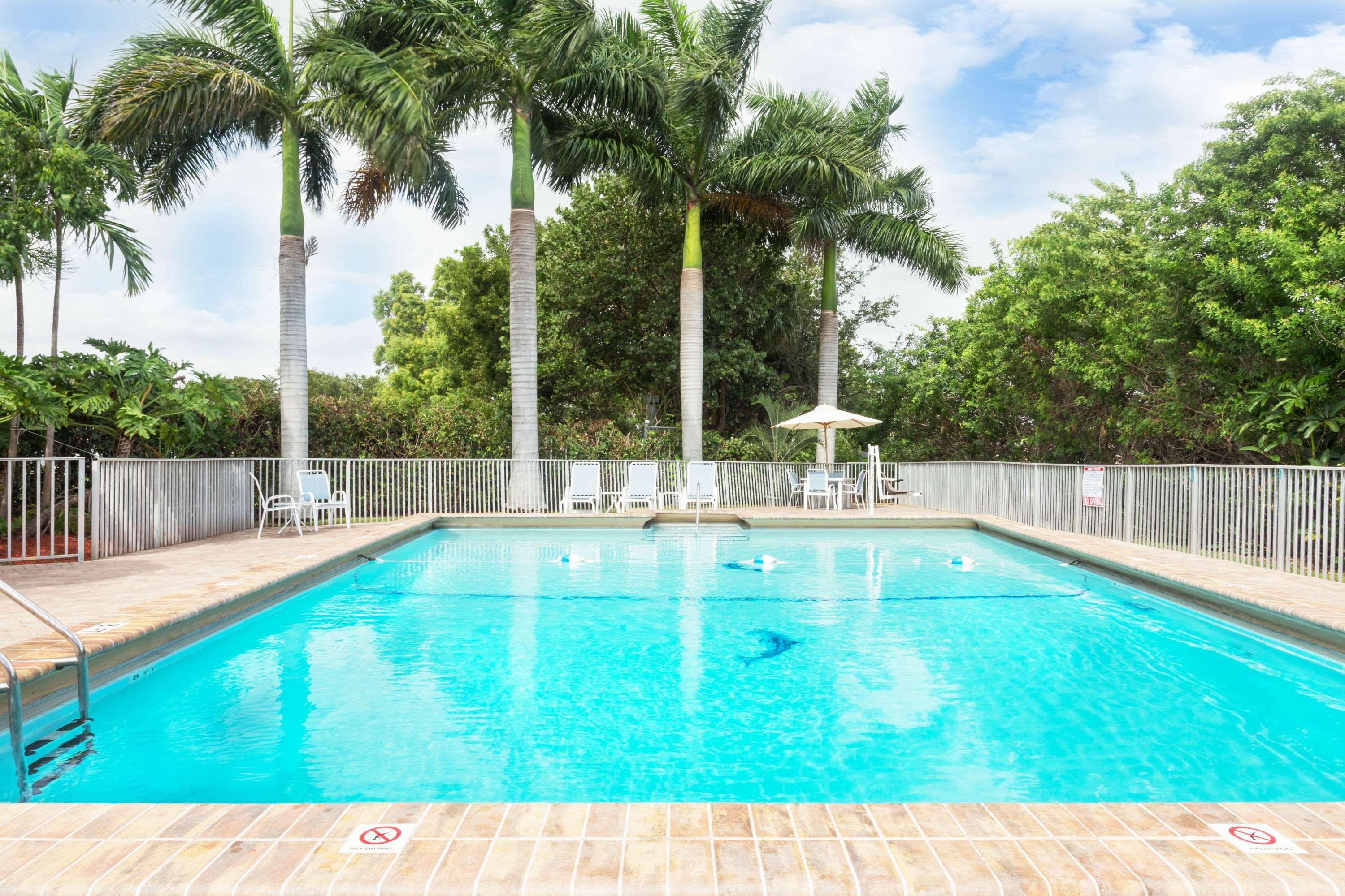 Days By Wyndham Lauderdale-oakland Park Airport N Hotel Fort Lauderdale
