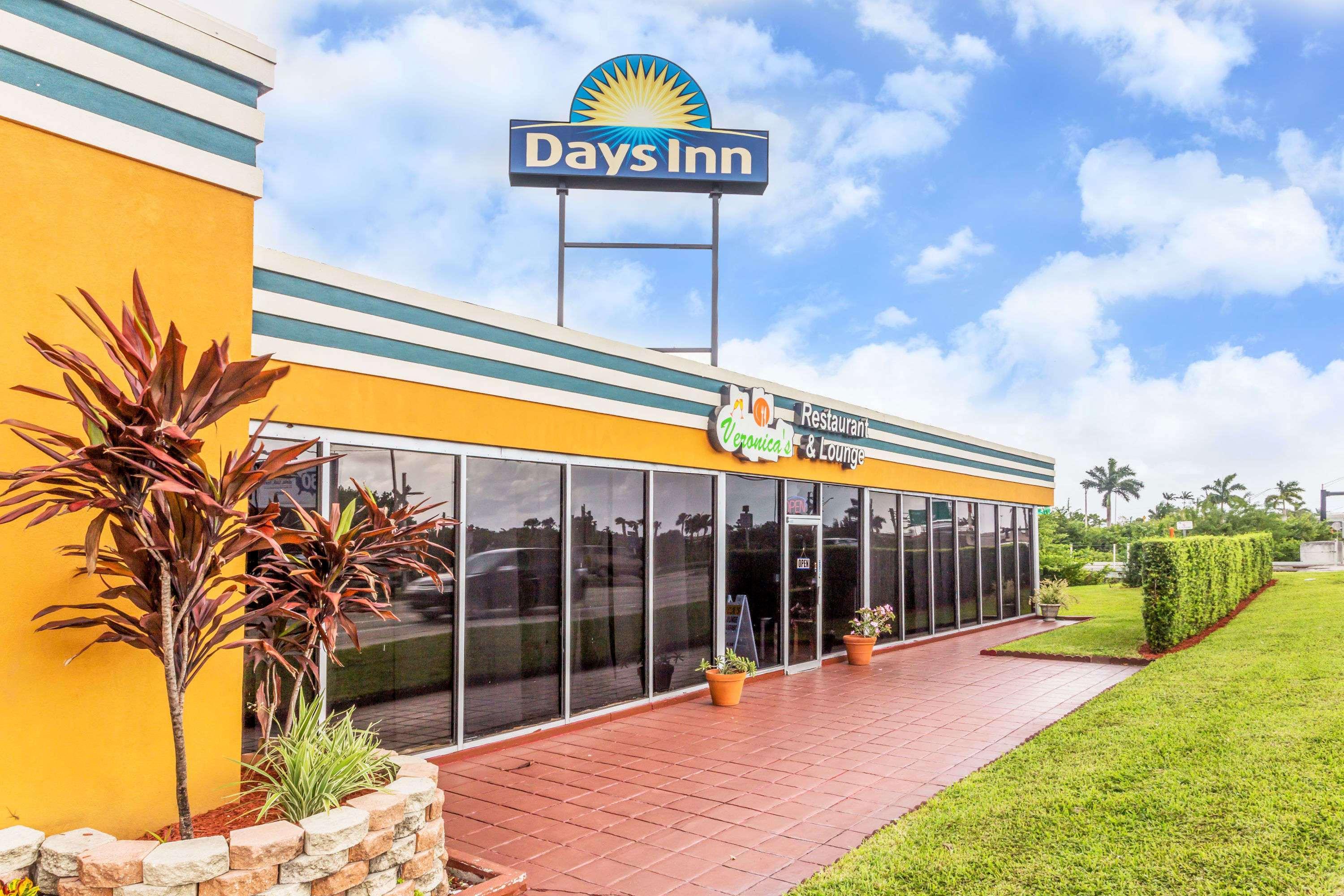 Days By Wyndham Lauderdale-oakland Park Airport N Hotel