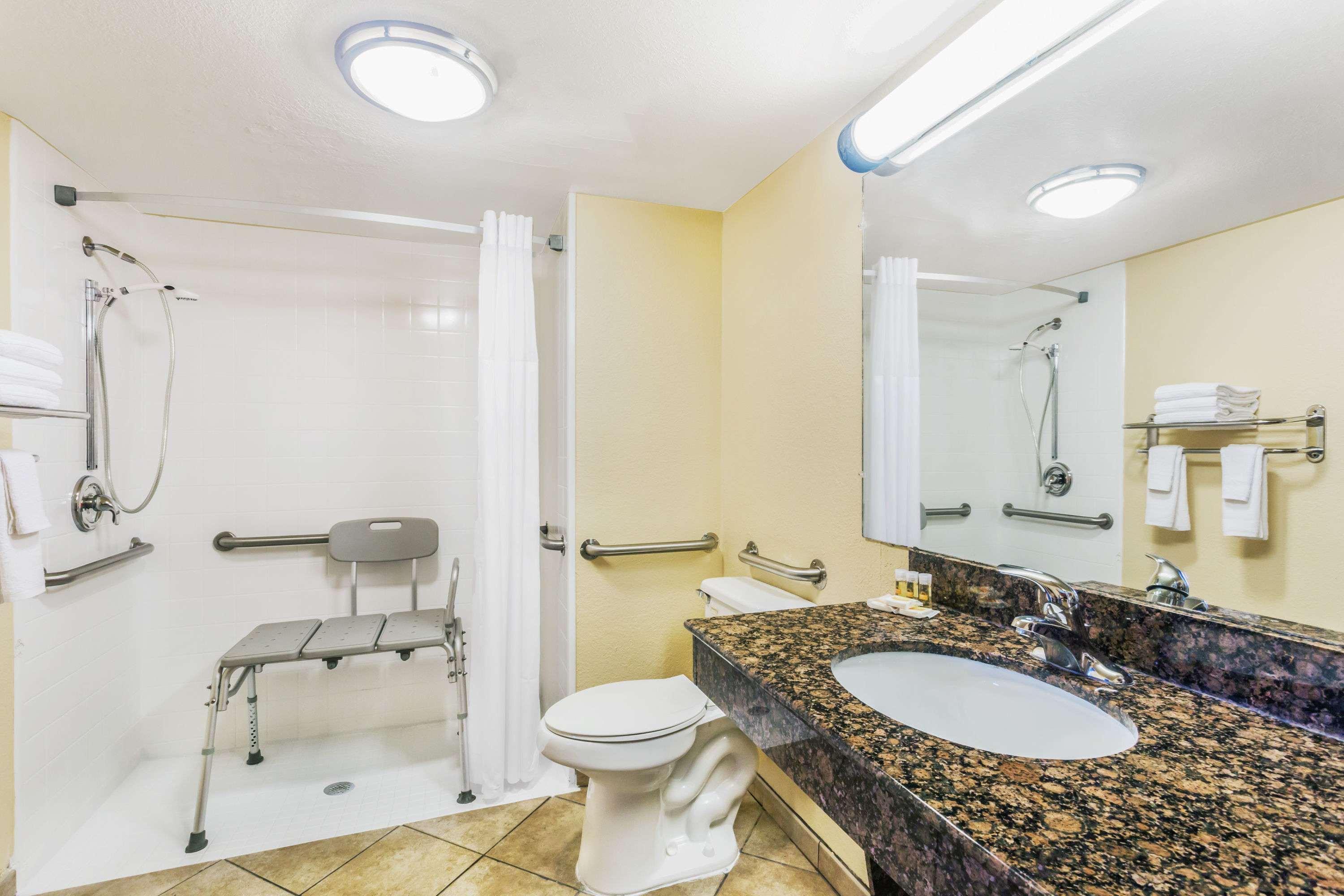 Days By Wyndham Lauderdale-oakland Park Airport N Hotel