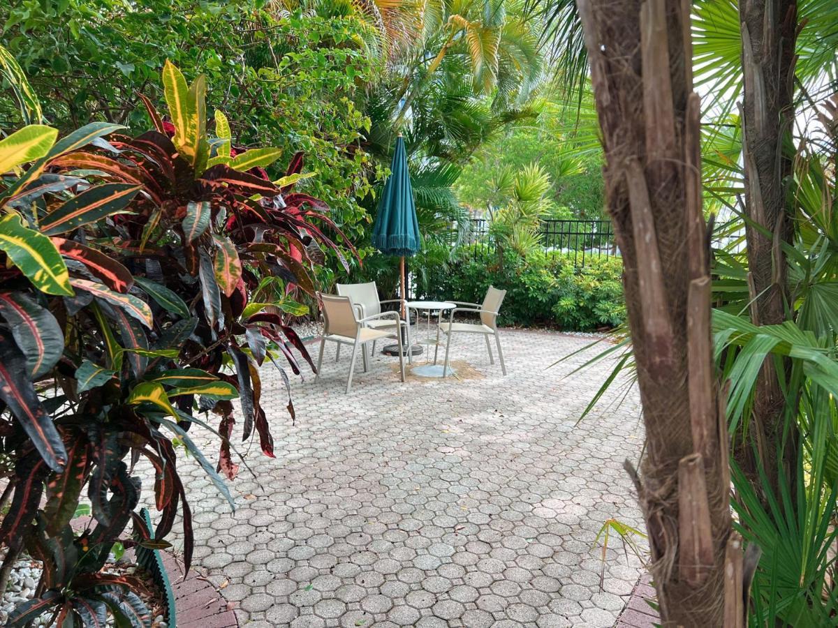 Hotel Tropi Rock Fort Lauderdale