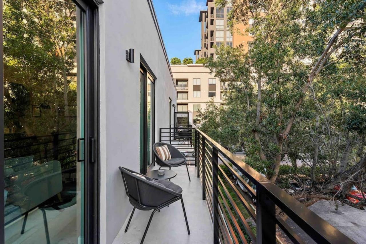 Pretty Rola 304 Luxury W King Bed Area Apartment *