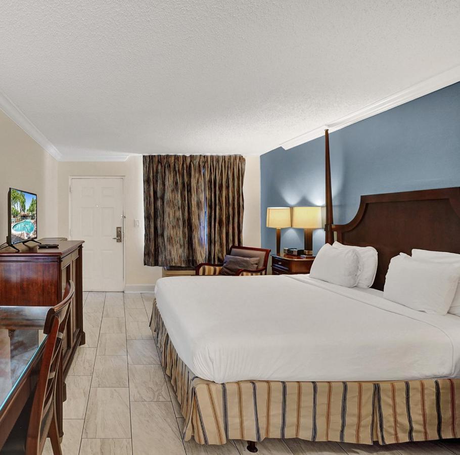 Lauderdale Grand Hotel 3*