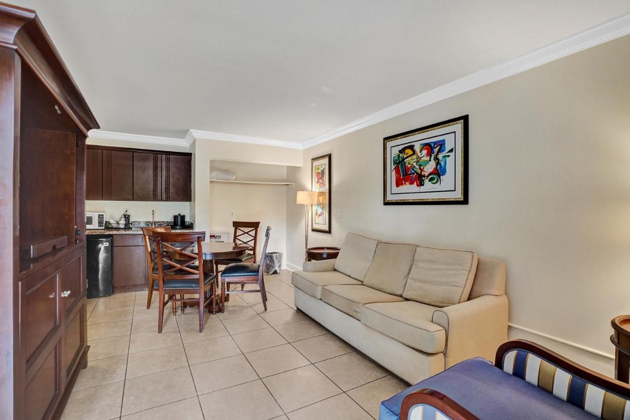 Lauderdale Grand Hotel 3*