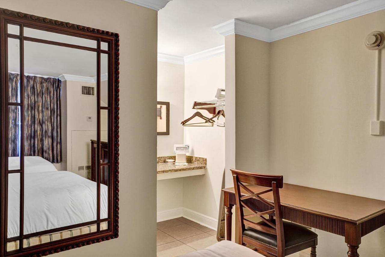 Lauderdale Grand Hotel 3*