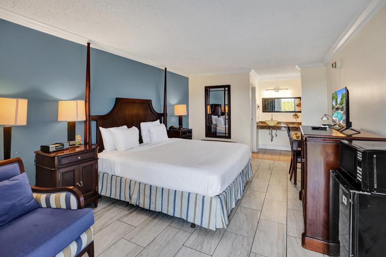 Lauderdale Grand Hotel