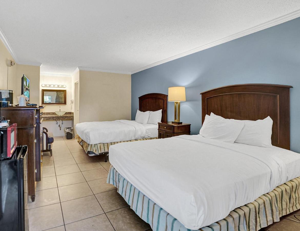 Lauderdale Grand Hotel