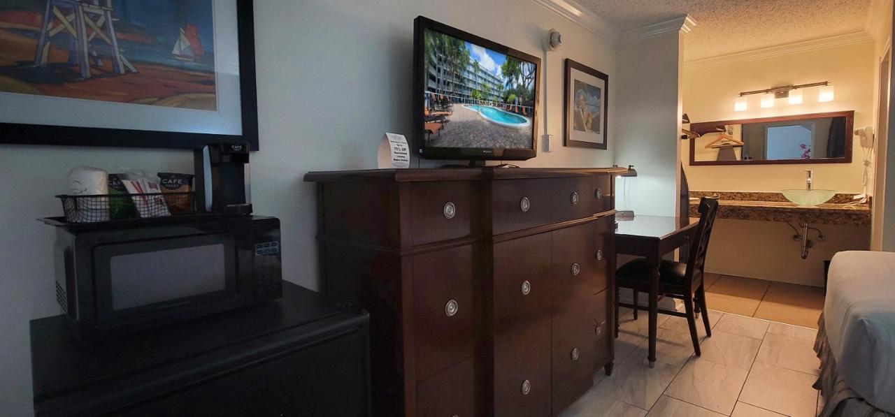 Lauderdale Grand Hotel