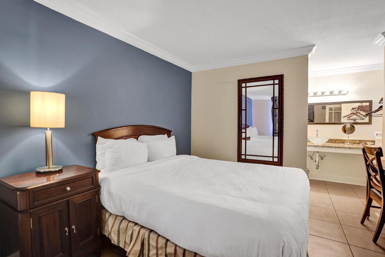 Lauderdale Grand