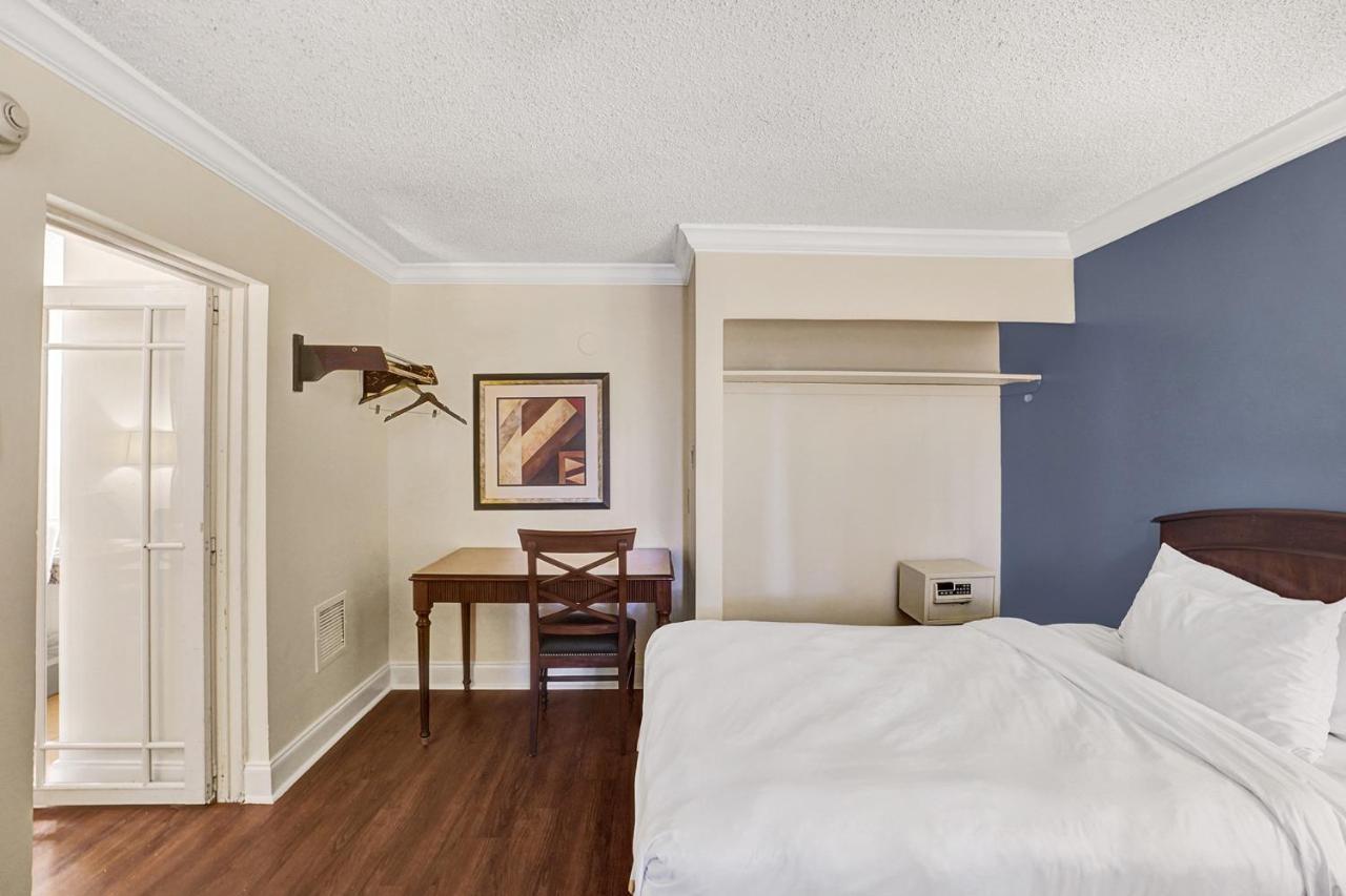 Hotel Lauderdale Grand