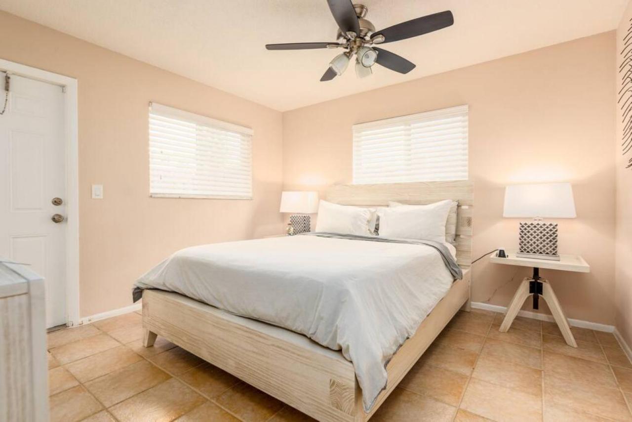 The Retreat 1 - Wilton Manors Apartment *