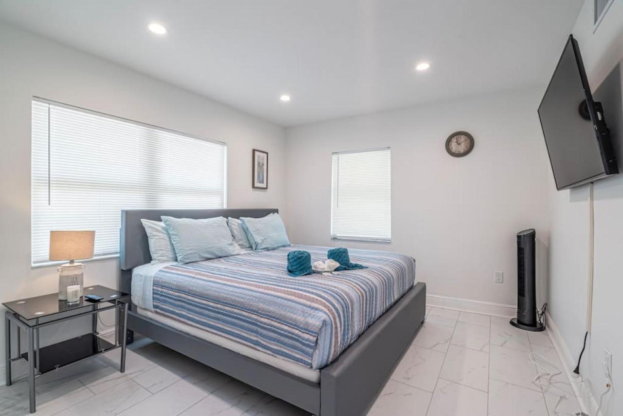 Beachfront Bloos 2 Units Ocean View Balcony Units 4 And 5 Fort Lauderdale