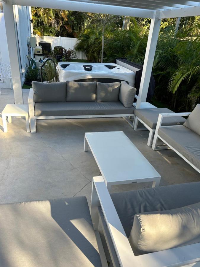 Guest house Men Only Clothing Option Near Wilton Manors *