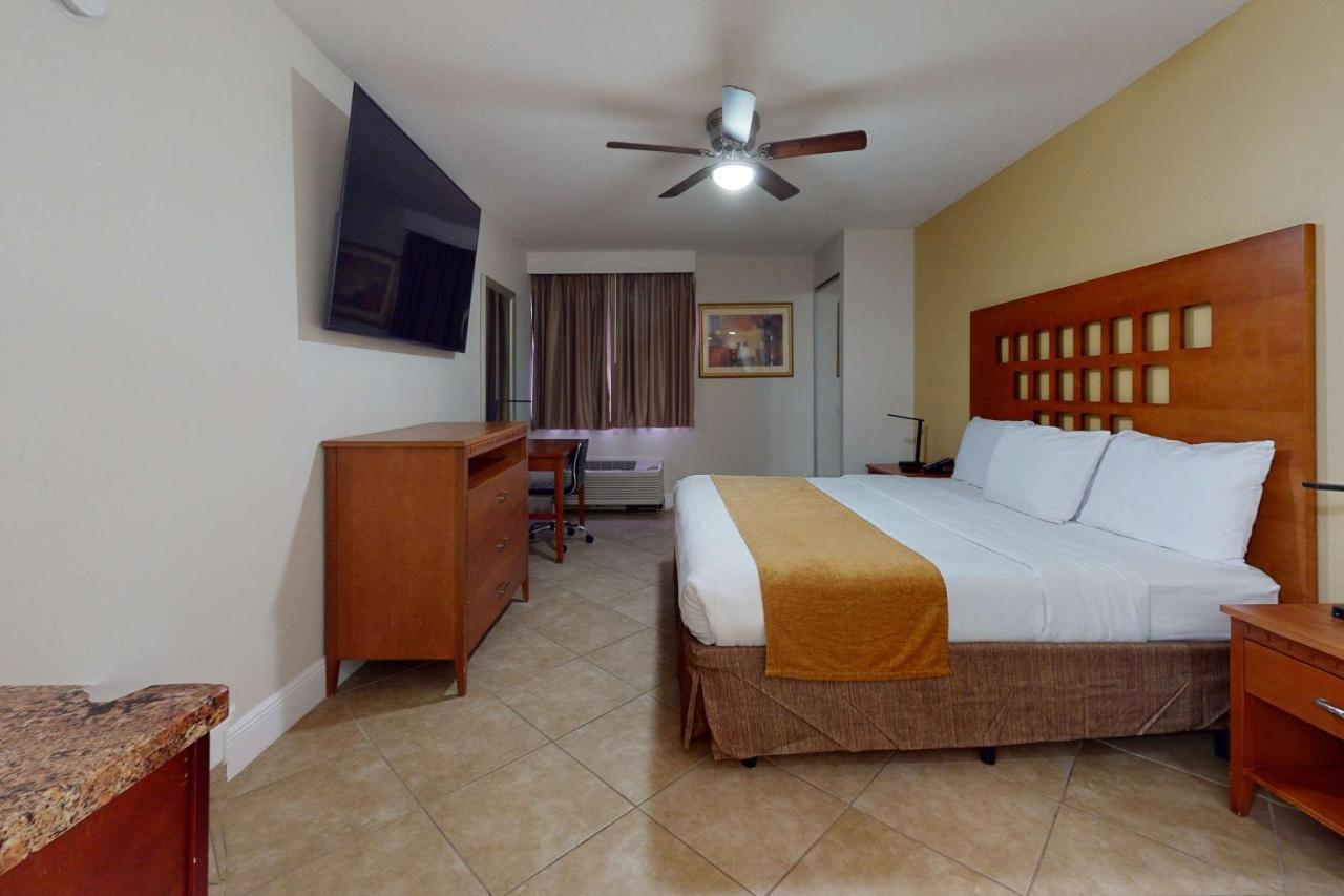 Rodeway & Lauderdale Airport & Cruise Port