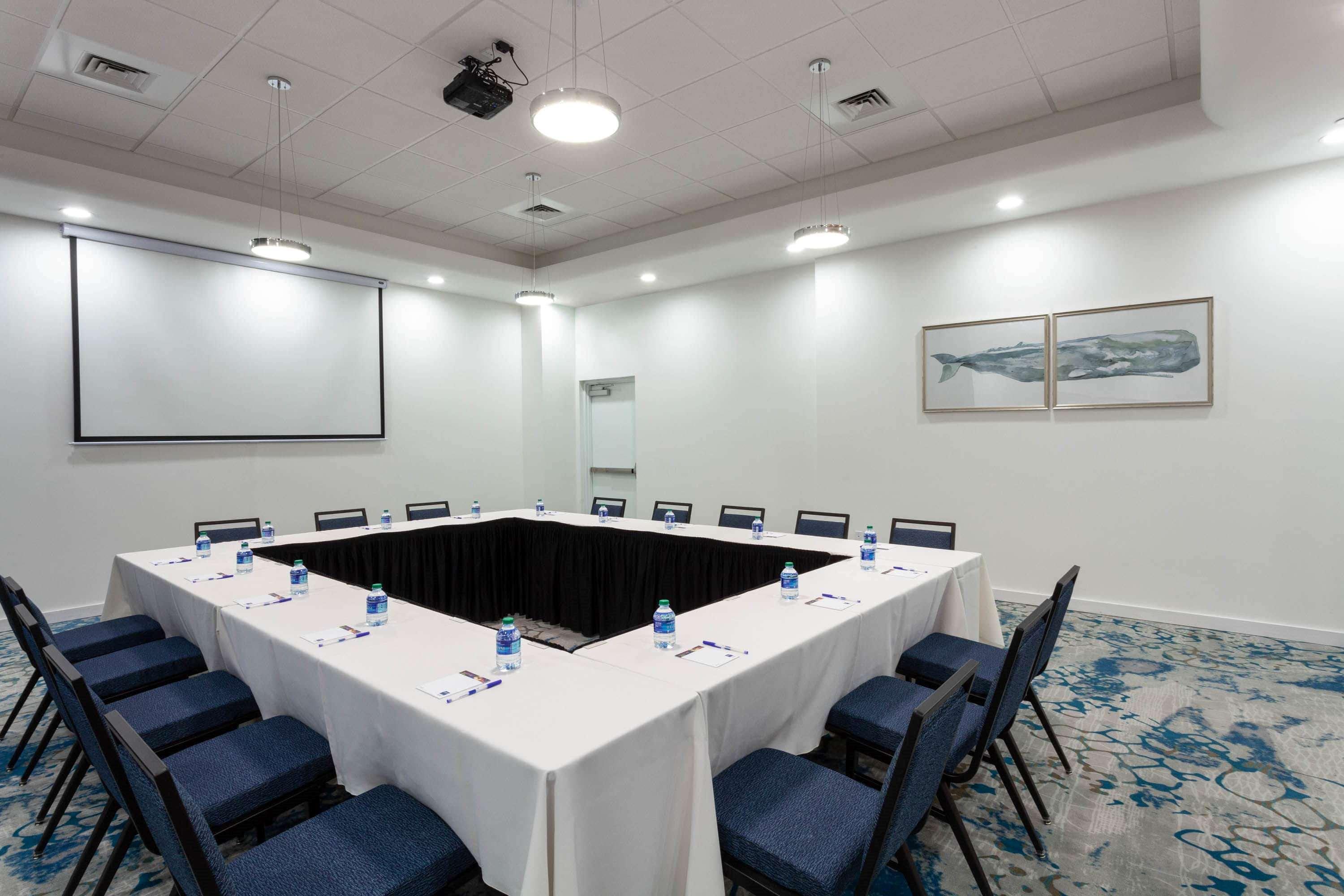 Maritime Lauderdale Airport & Cruiseport 4*