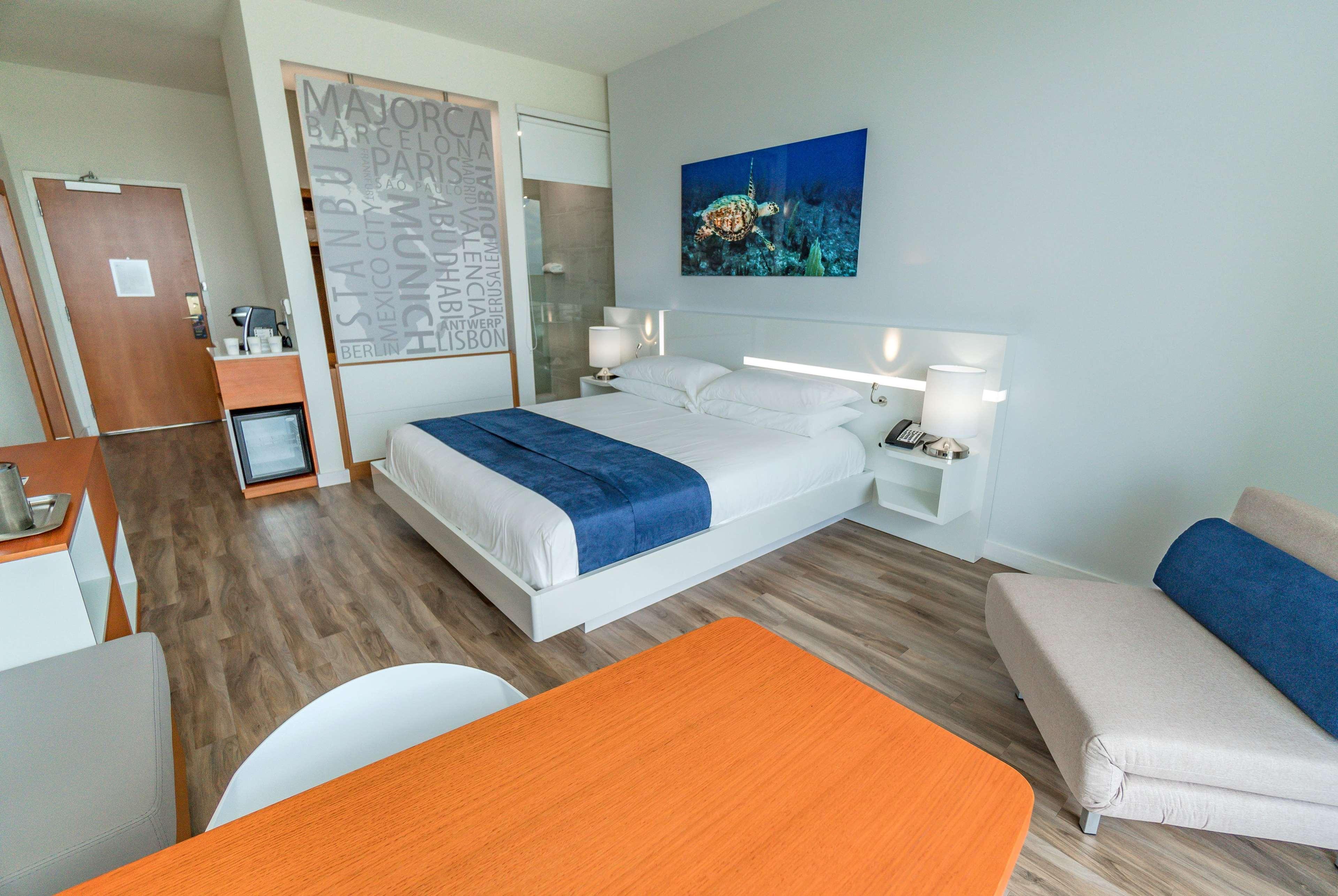 Maritime Lauderdale Airport & Cruiseport 4*