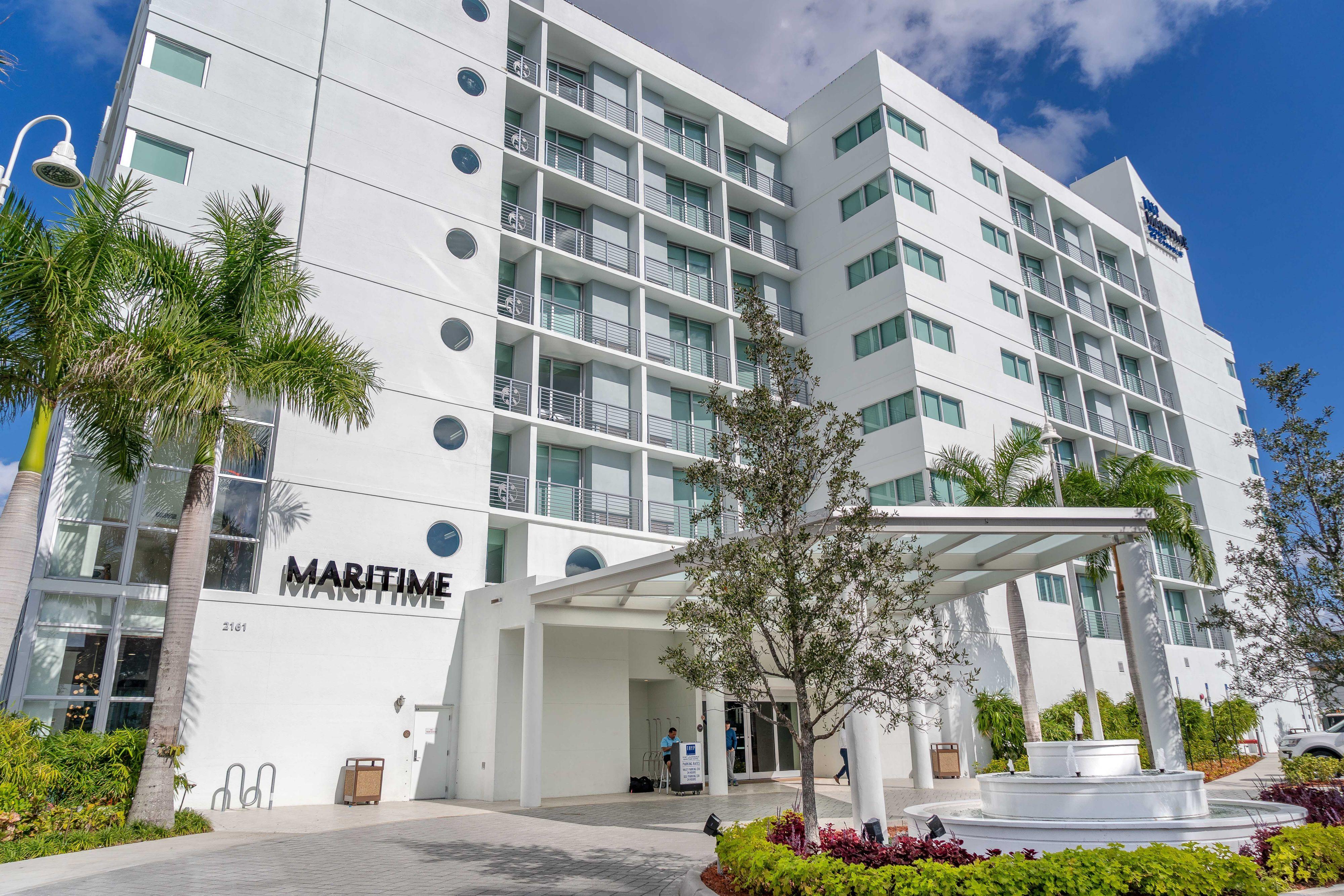 Maritime Lauderdale Airport & Cruiseport