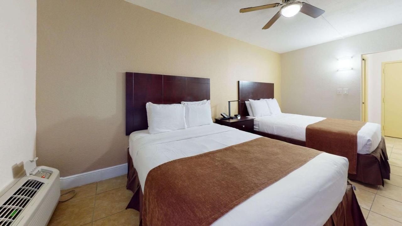 Rodeway & Lauderdale Airport & Cruise Port Hotel