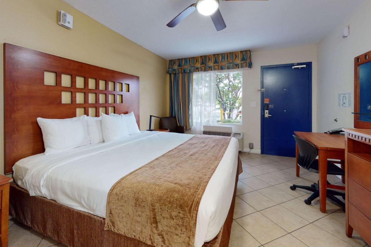 Rodeway & Lauderdale Airport & Cruise Port 3*