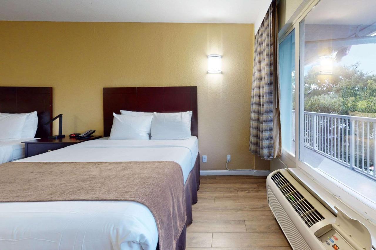 Rodeway & Lauderdale Airport & Cruise Port Hotel 3*