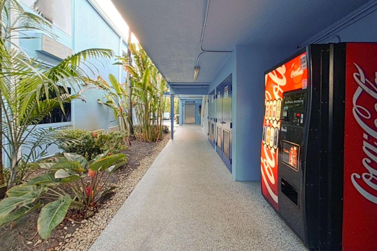 Rodeway & Lauderdale Airport & Cruise Port