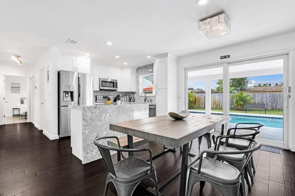 Spacious 5 Bedrooms With Large Pool, 12 Minutes To The Ocean Fort Lauderdale