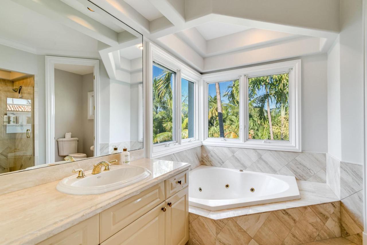Holiday home Incredible 9 Bedroom 11 Bath Idlewyld Mansion Fort Lauderdale