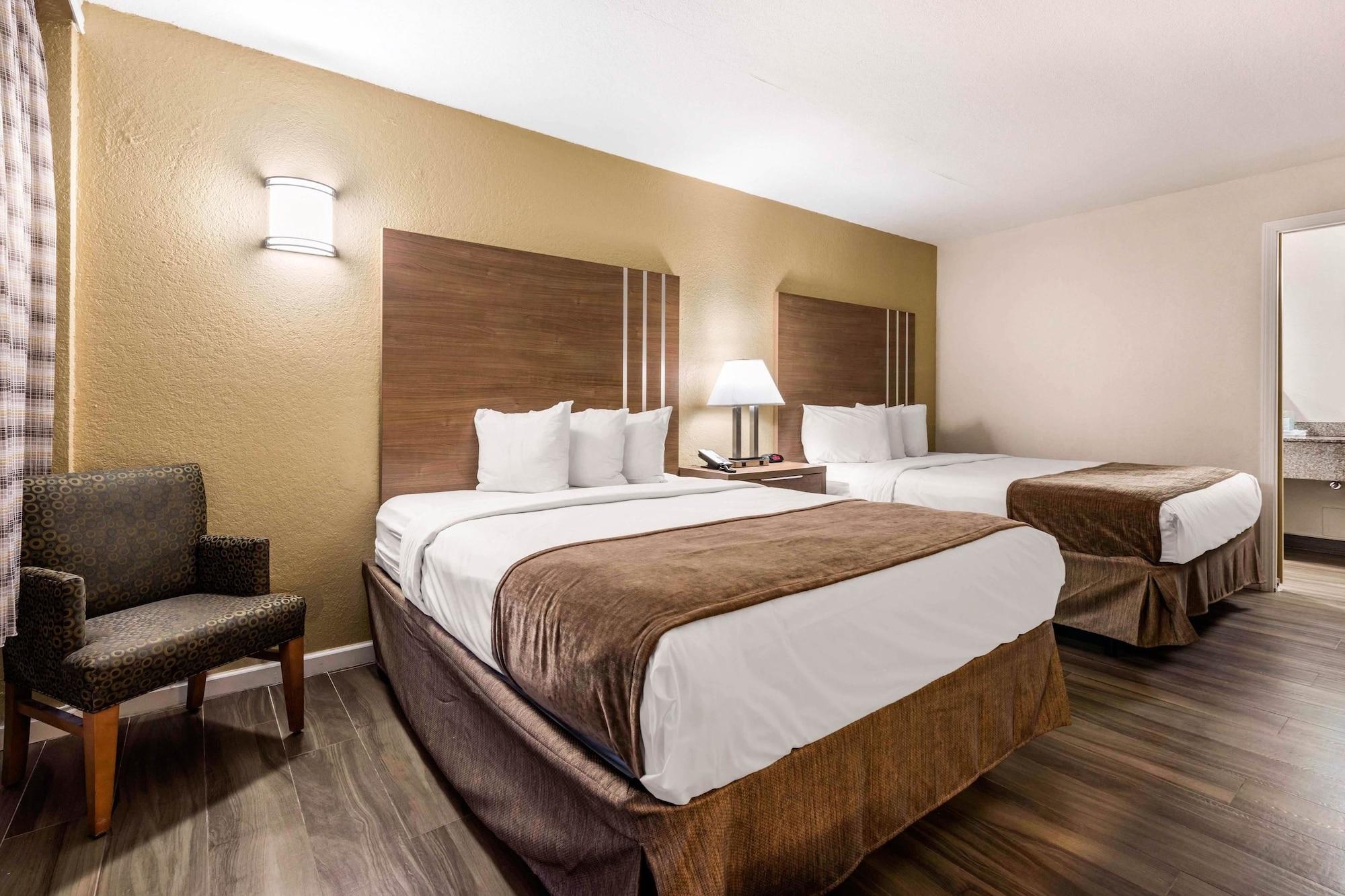 Rodeway & Lauderdale Airport & Cruise Port Hotel 3*