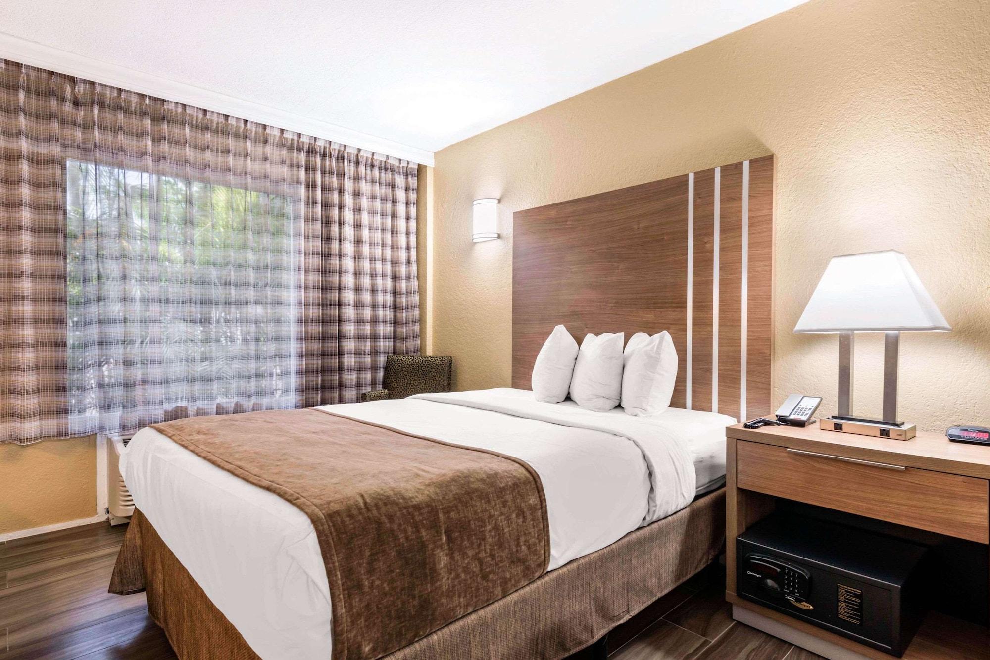 Hotel Rodeway & Lauderdale Airport & Cruise Port 3*